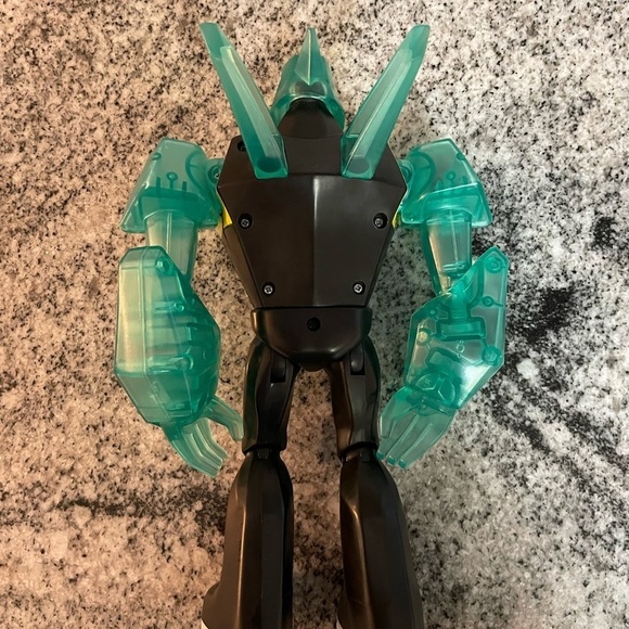 Ben 10 Diamondhead 10" Action Figure - Picture 8 of 8